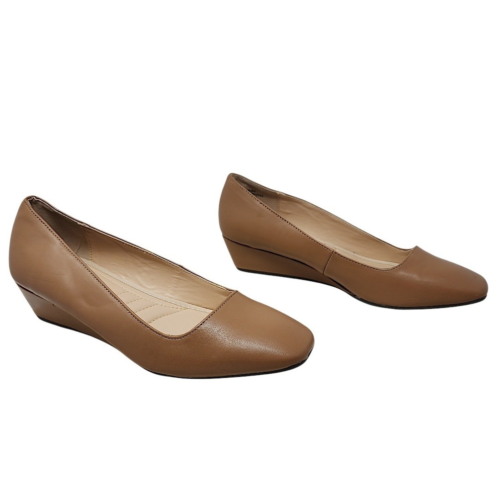 Adrienne Vittadini Palmer‎ Wedge Pumps 8.5M Womens Tan Beige Minimalist Neutral - Picture 13 of 14